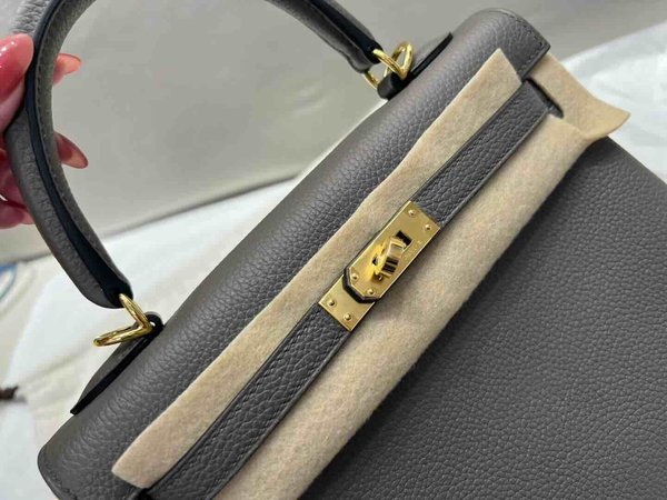 Hermès Kelly 25 Togo Etain x Gold Hardware