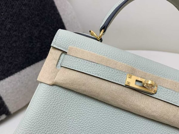 Hermès Kelly 25 Togo Vert d’Eau x Gold Hardware