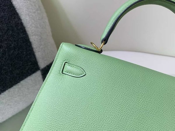 Hermès Kelly 25 Sellier Epsom Vert Criquet x Gold Hardware