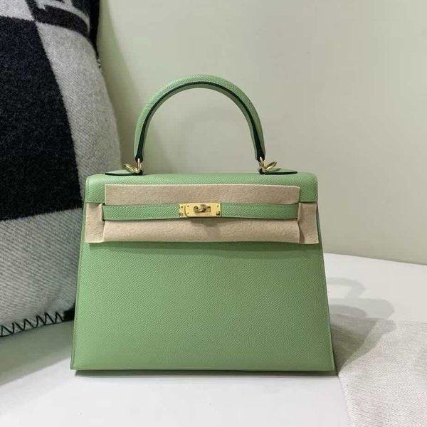 Hermès Kelly 25 Sellier Epsom Vert Criquet x Gold Hardware