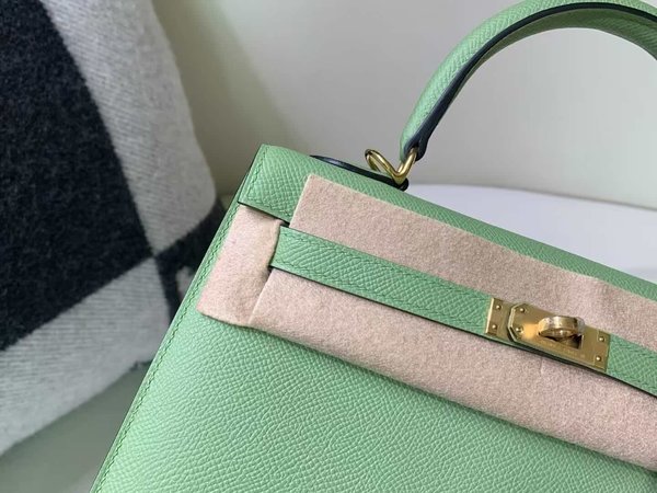 Hermès Kelly 25 Sellier Epsom Vert Criquet x Gold Hardware
