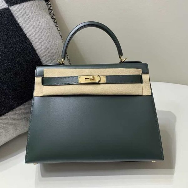 Hermès Kelly 25 Sellier Box Calf, Vert Rousseau x Gold Hardware