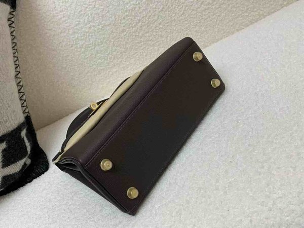 Hermès Kelly 25 Togo Ebene x Gold Hardware