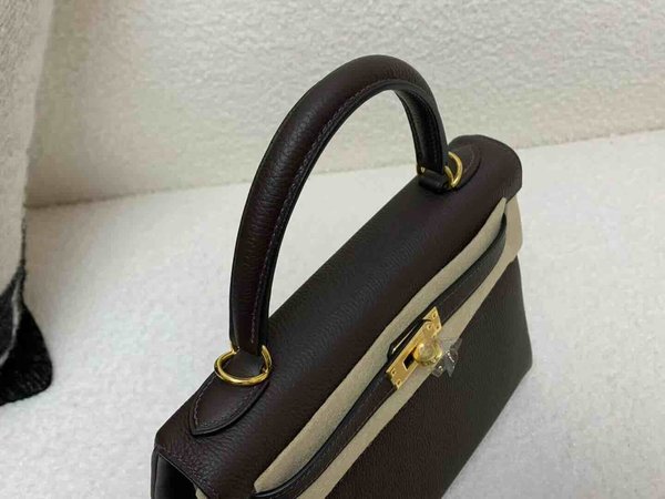 Hermès Kelly 25 Togo Ebene x Gold Hardware