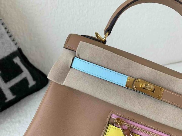 Hermès Kelly 25 Colormatic Swift Chai x Gold Hardware