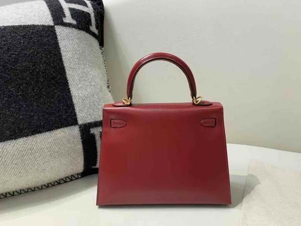 Hermès Kelly 25 Sellier in Box Calf, Rouge H x Gold Hardware