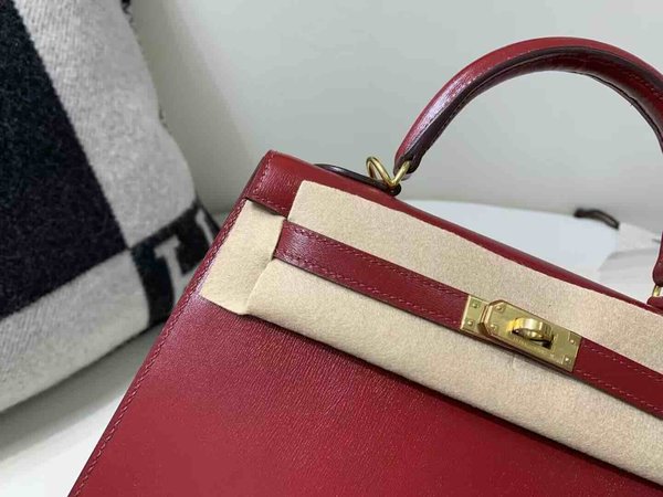 Hermès Kelly 25 Sellier in Box Calf, Rouge H x Gold Hardware