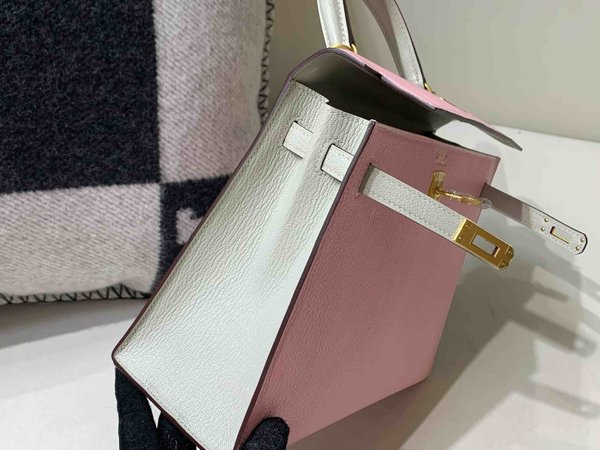 Hermès Kelly 25 Chevre Rose Sakura (Interior Pearl Grey) x Brushed Gold Hardware