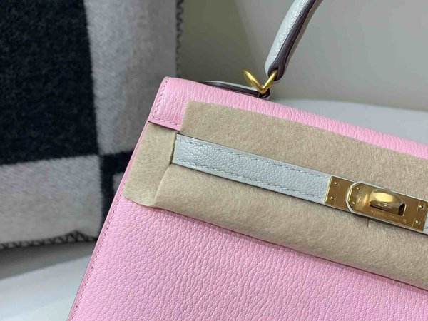 Hermès Kelly 25 Chevre Rose Sakura (Interior Pearl Grey) x Brushed Gold Hardware
