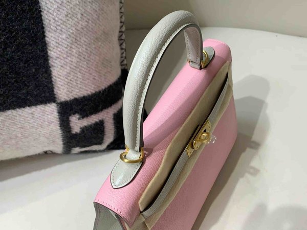 Hermès Kelly 25 Chevre Rose Sakura (Interior Pearl Grey) x Brushed Gold Hardware