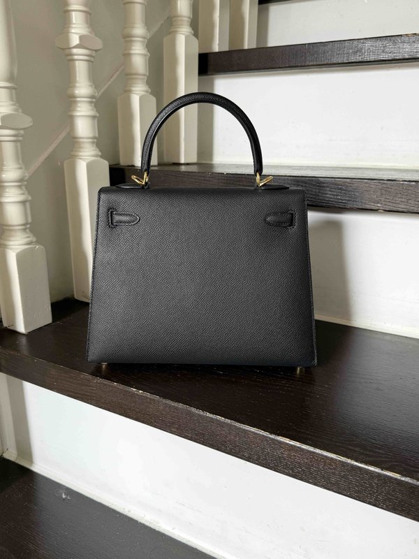 Hermès Kelly 25 Noir Epsom x Gold Hardware