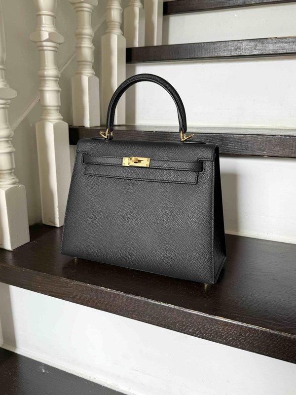 Hermès Kelly 25 Noir Epsom x Gold Hardware