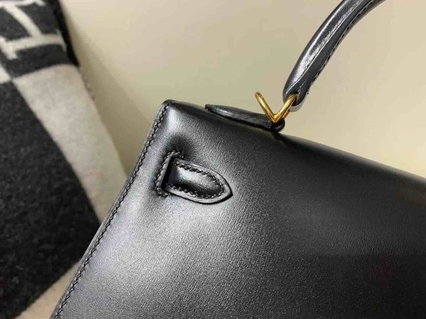 Hermès Kelly 25 Box Noir x Gold Hardware