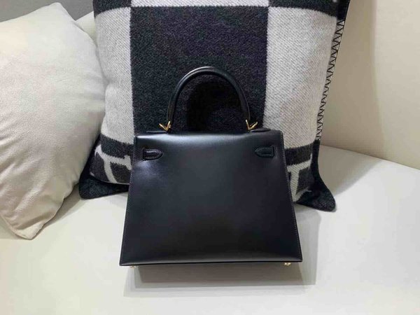 Hermès Kelly 25 Box Noir x Gold Hardware