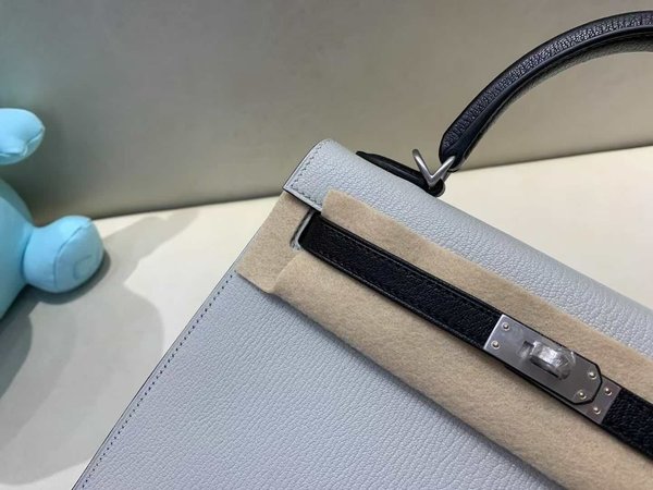 Hermès Kelly 25 Sellier Mysore Gris Perle & Noir with Palladium Hardware