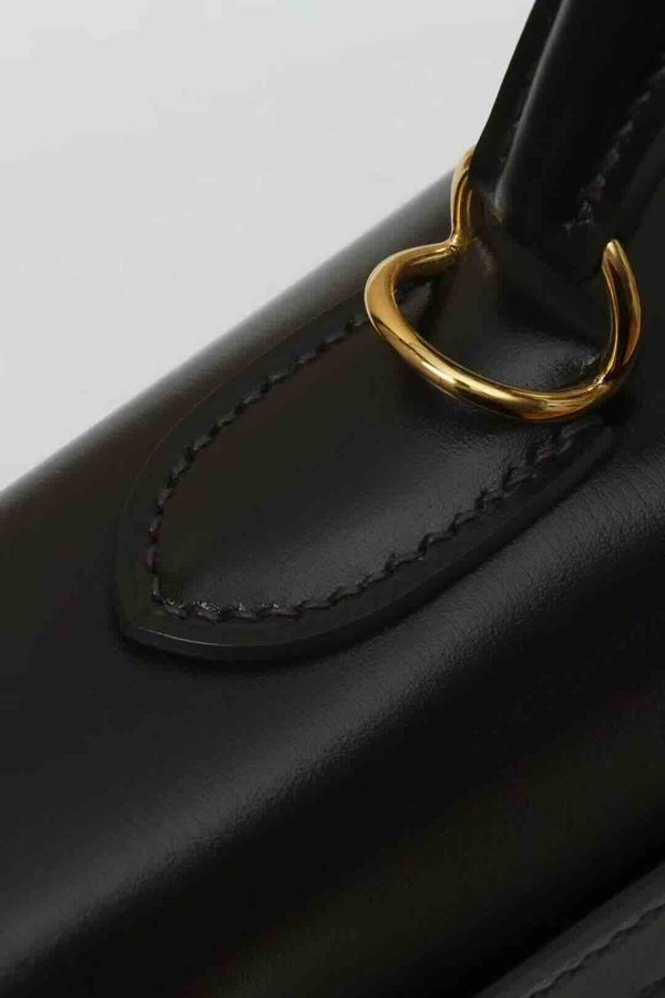 Hermès Kelly28 Box Noir x Gold Harware