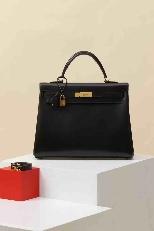 Hermès Kelly28 Box Noir x Gold Harware