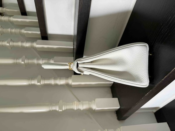 Hermès Kelly28 Togo Blanc x Gold Hardware