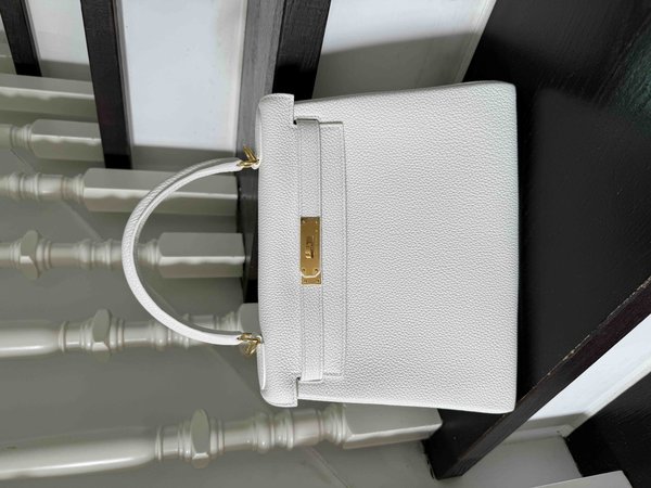Hermès Kelly28 Togo Blanc x Gold Hardware
