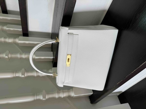 Hermès Kelly28 Togo Blanc x Gold Hardware