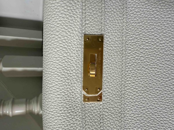 Hermès Kelly28 Togo Blanc x Gold Hardware
