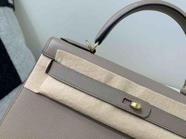 Hermès Kelly 28 Epsom Gris Asphalte x Gold Hardware