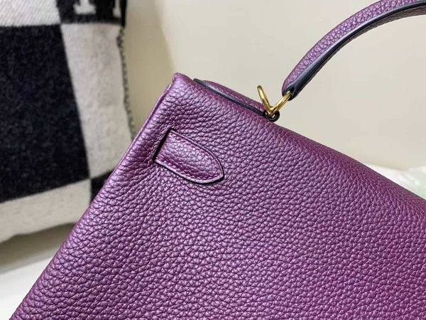 Hermès Kelly 28 in Togo Anemone x Gold Hardware