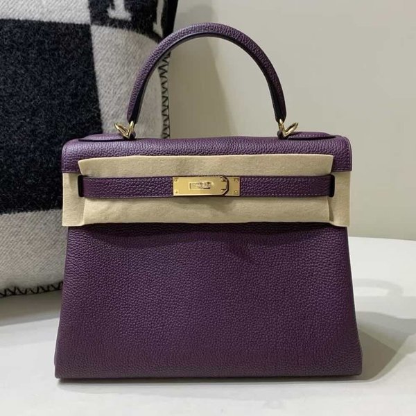 Hermès Kelly 28 in Togo Anemone x Gold Hardware