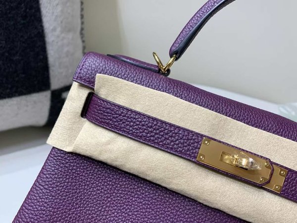 Hermès Kelly 28 in Togo Anemone x Gold Hardware