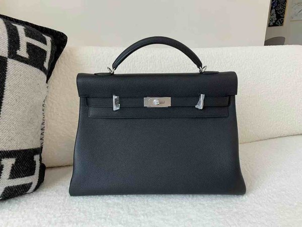 Hermès Kelly 42 Togo Noir x Palladium Hardware