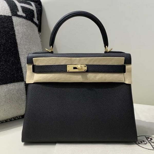 Hermès Kelly 28 Sellier Epsom Noir x Gold Hardware