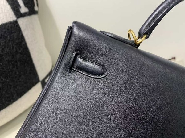 Hermès Kelly 35 Swift Noir x Gold Hardware