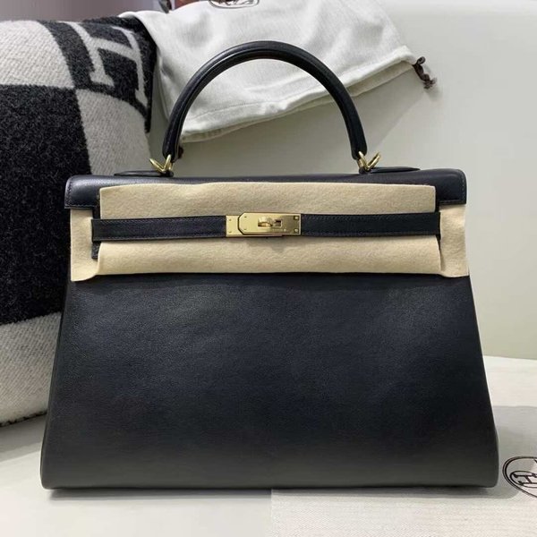 Hermès Kelly 35 Swift Noir x Gold Hardware