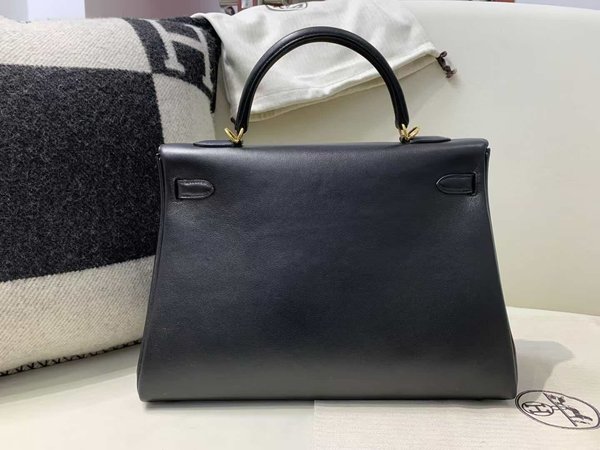 Hermès Kelly 35 Swift Noir x Gold Hardware