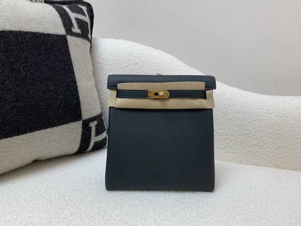 Hermès Kelly Ado 22 Togo 6O Pine Green x Gold Hardware