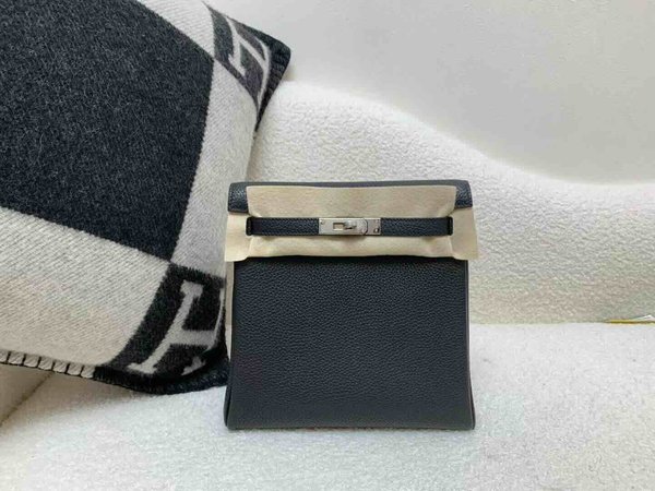 Hermès Ado 22 Clemence Noir x Palladium Hardware