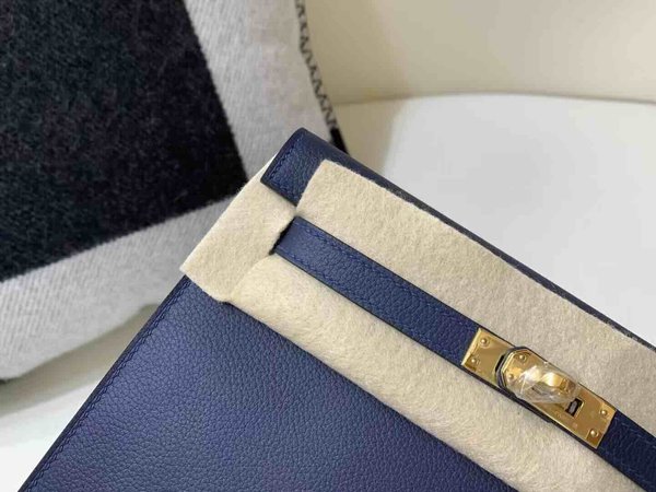 Hermès Kelly Danse 22 Evercolor Bleu Nuit x Gold Hardware