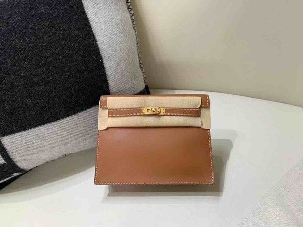 Hermès Kelly Danse 22 Swift Gold x Gold Hardware