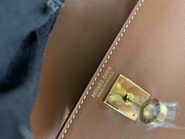 Hermès Kelly Danse 22 Swift Gold x Gold Hardware