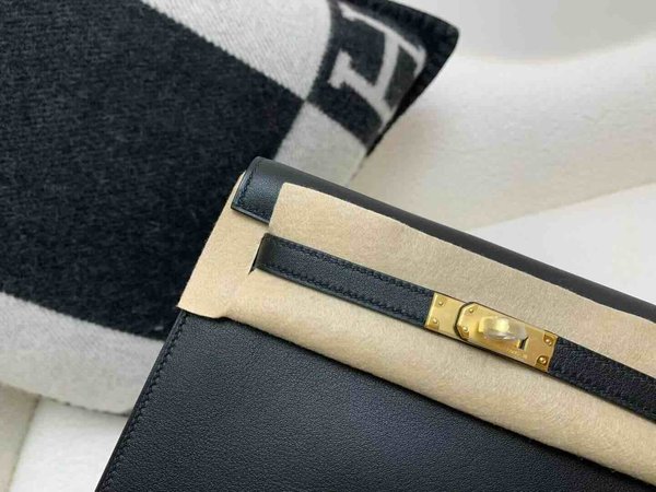Hermès Kelly Danse 22 Swift Noir x Gold Hardware