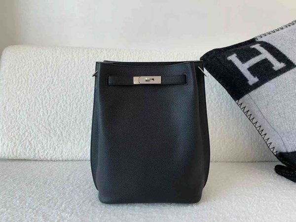 HermèsSo Kelly 22 Togo Noir x Palladium Hardware