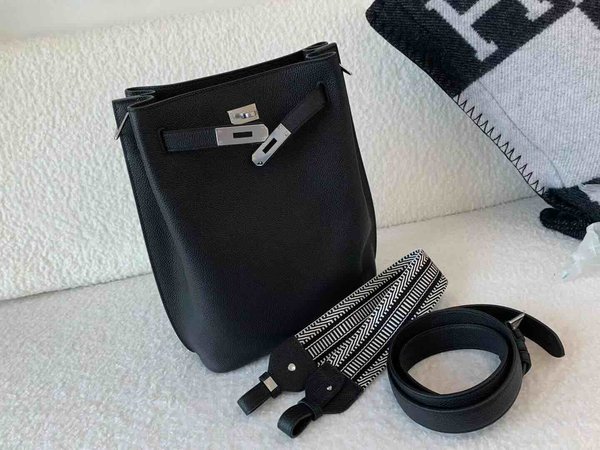 HermèsSo Kelly 22 Togo Noir x Palladium Hardware