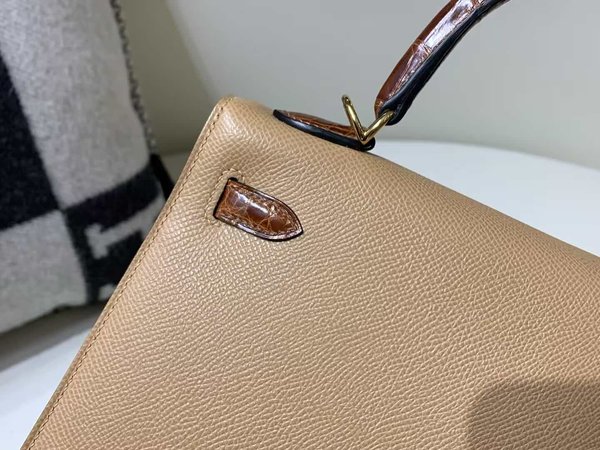 Hermès Kelly 25 Touch Sellier Epsom Biscuit Shiny Alligator x Gold Hardware