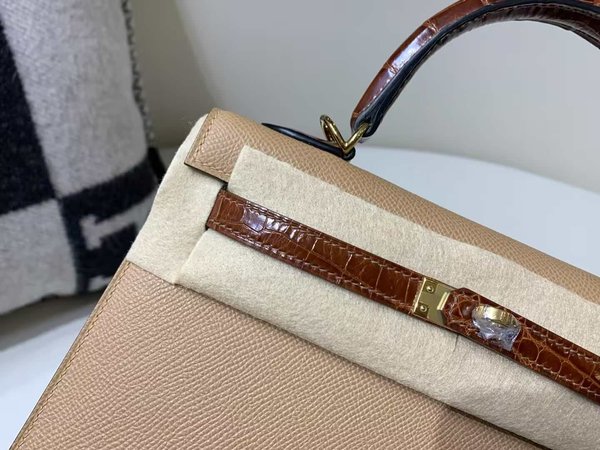 Hermès Kelly 25 Touch Sellier Epsom Biscuit Shiny Alligator x Gold Hardware