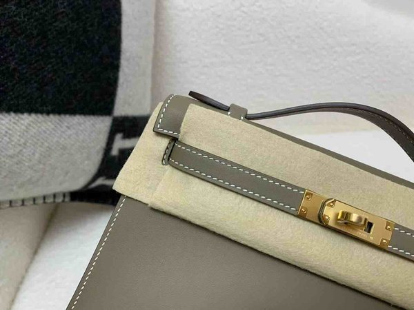 Hermès Pochette Swift Etoupe x Gold Hardware