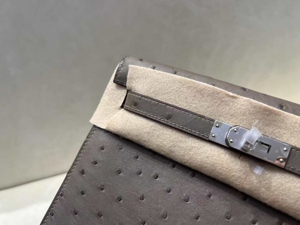 Hermès Kelly Danse Ostrich Moka x Palladium Hardware