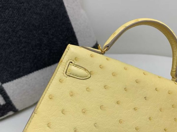 Hermès Kelly Mini II 20 Ostrich Jaune Poussin x Gold Hardware