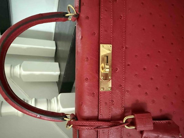 Hermès Kelly28 Sellier Ostrich Rouge Vif x Gold Hardware (HSS)
