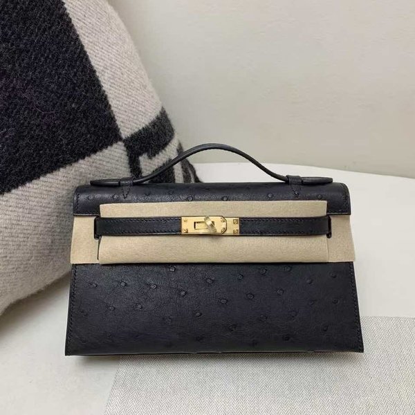 Hermès Kelly Pochette Ostrich Noir x Gold Hardware