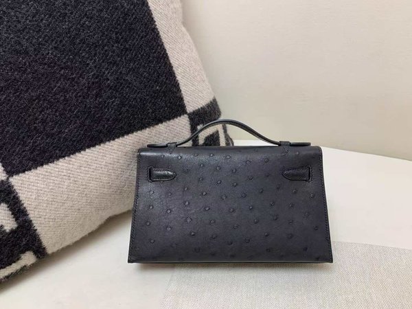 Hermès Kelly Pochette Ostrich Noir x Gold Hardware